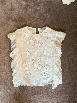 Zara blus - Så fin topp från Zara 🤍 Använd en gång! Skriv vid intresse eller frågor ⭐️