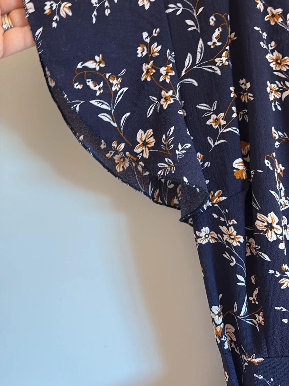 Marinblå blommig långklänning - 1