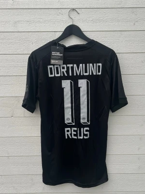 Marco Reus Dortmund Fotbollströja  - Säljer en Dortmund fotbollströja med Reus 11 på ryggen som är helt ny med prislapp!