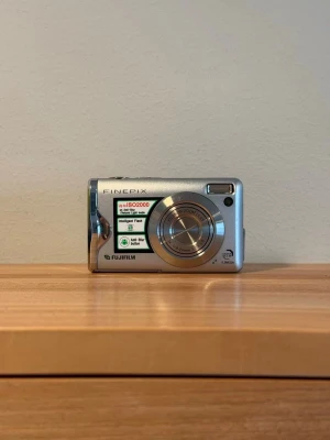 Digital kamera - An old camera from family belongings. Untested due to missing battery. Sold in current condition, no warranty or returns. Pick-up only, Sollentuna.