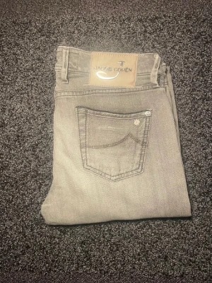 Jacob Cohen jeans limited edition  - Säljer dess riktigt feta Jacob Cohen jeans i storlek 29! Kontakt mig vid köp!
