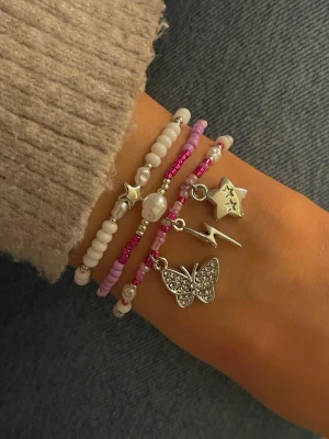 Pearl bracelet - ✨ 3 Handmade beaded bracelets ✨ Each bracelet is carefully handmade, making every piece unique. They are stretchy comfortable, and durable, designed to fit all wrist sizes perfectly. 🩷  I offer bundle discounts if you buy multiple items. Check out my profile for more bracelet kits and designs available!  Perfect as a gift or to treat yourself 💫