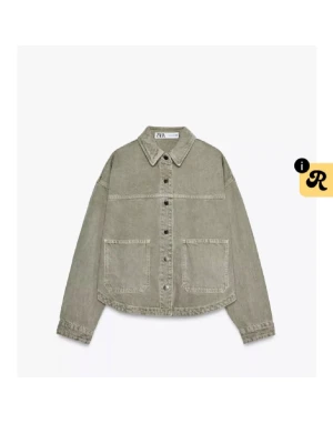 Grön jeansjacka från Zara -  olivgrön jeansjacka från Zara med två stora fickor framtill. Finns inga täcken på slitage och säljer då den inte används 💖