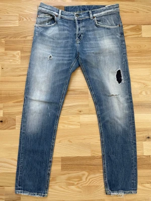 Dondup jeans  - Säljer dessa schysta Dondup jeans! - W32 - Skick 9/10 - Hör av er vid minsta fundering! 