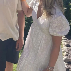 Studentklänning - Så fin klänning från vero Moda. Endast använd en gång.