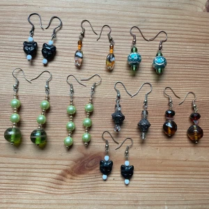 Örhängen  - Unika örhängen i olika färger 🌈🌸 70kr / styck.   Jag säljer fler andra örhängen kolla gärna in min profil💖