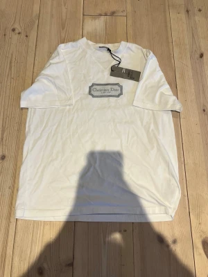 CD t shirt - Helt ny tisha med tags som passar perfekt nu till varmare dagar☀️storlek xs men sitter som en s/m