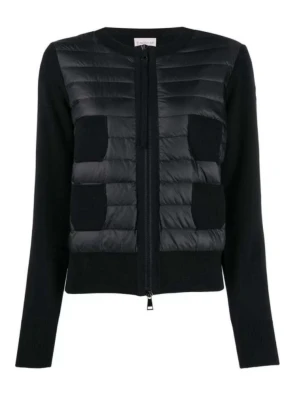 Söker svart moncler cardigan  - SÖKER!! Söker jackan i storlek S. Pris 2000-2800. Jag säljer inte.