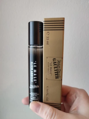 Jean Paul Le Male Elixir Absolu - Jean Paul Gaultier Le Male Elixir Absolu Perfume. 33ml bottle. New! A great winter/fall fragrance. Felmärkt med edt på box. Men detta är en EDP/Elixir.