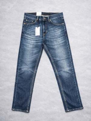 Tiger Of Sweden Jeans Nya - Helt nya Tiger of sweden jeans med lappar och allt orört💯Snygg färg med skön wash för riktigt bra pris jämfört med nypris på cirka 1599kr💔Skicka prisförslag och tveka inte på att skriva vid frågor!