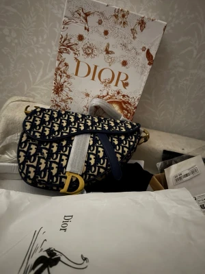 Saddle väska - Helt ny väska med låda och tillbehör.