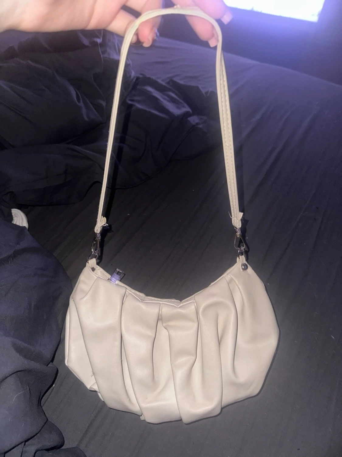 Beige/vit axelremsväska - 1