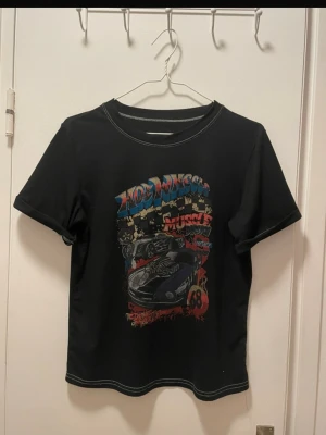 T-shirt - Skönt material, använd men i gott skick.