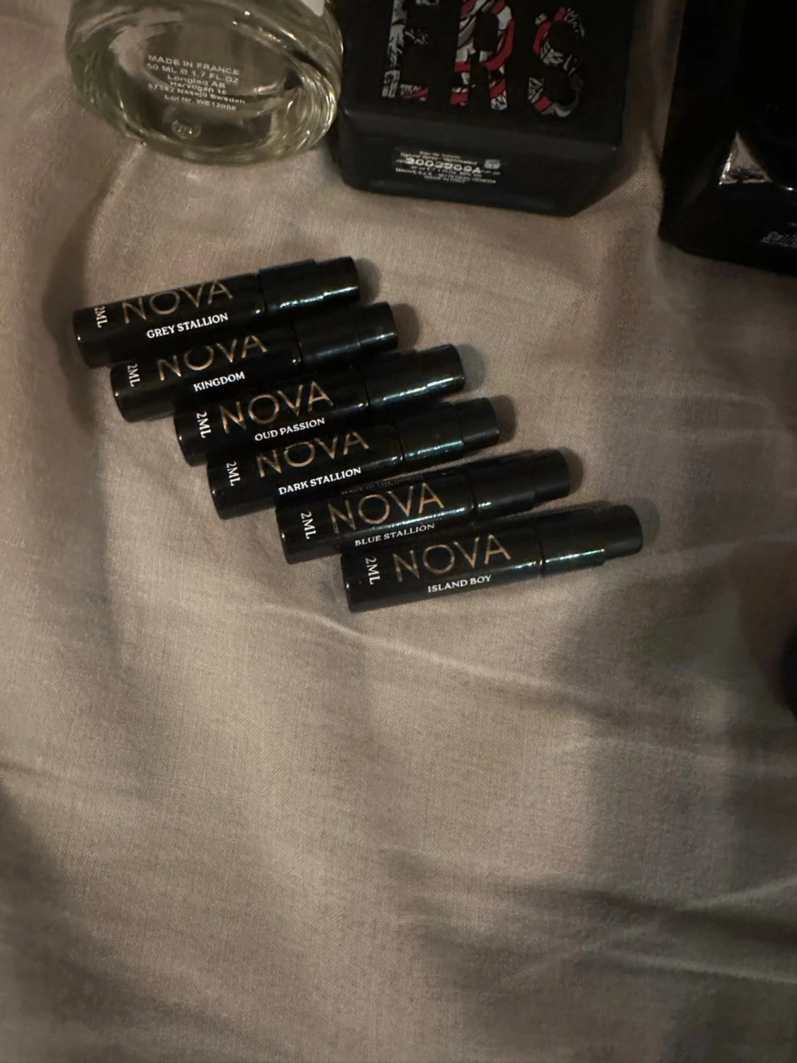 Mix av parfymer och doftprover - 1