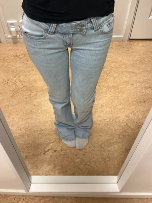  bootcut jeans från lager 157 - Säljer dessa då jag köpte i fel storlek först och glömde spara kvittot😅Jeansen är i storlek xss.