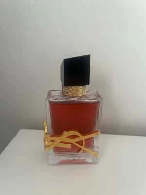 Yves Saint Laurent Libre Berry Crush - YSL Libre Berry Crush Eau de Parfum Fruitée i 50ml. Kommer med originalkartong.