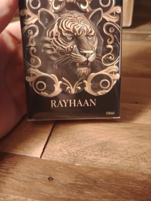 Rayhaan parfym  - Säljer en rayhaan cal cologne edition som är oänvänd och är inspirerad av penhaligons halfeti