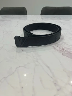 Helt nytt svart bälte  - Helt nytt svart bälte skriv privat för mer information