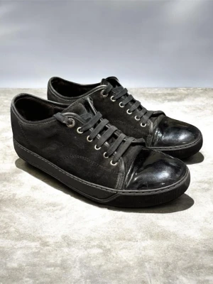 Lanvin skor  - Super feta lanvins i storlek 41. Skicket är ganska bra skulle säga 6,5-10 och jag säljer dom för endast 1299kr! Skrov vid intresse! 