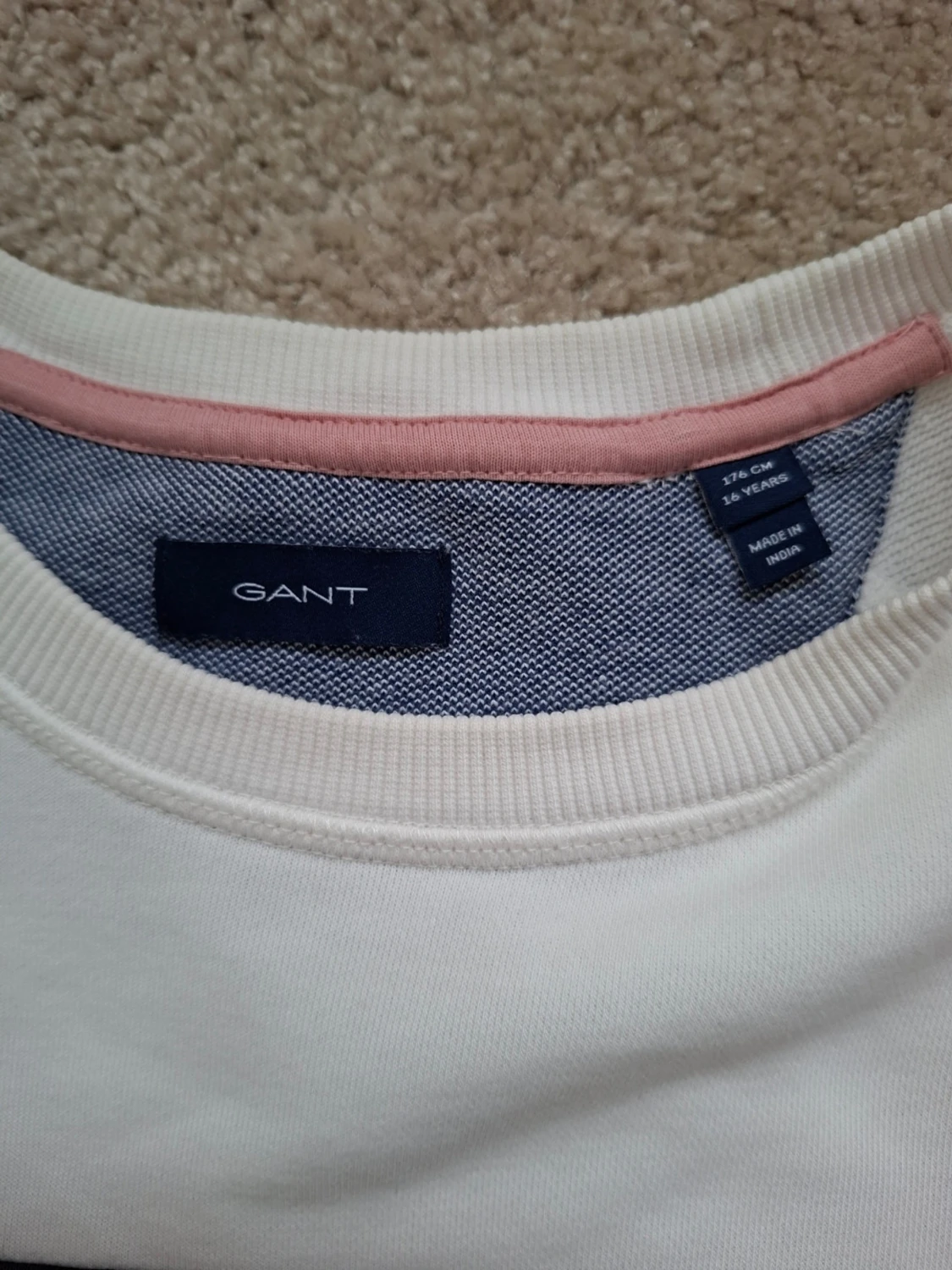 Vit sweatshirt från Gant med logga - 1