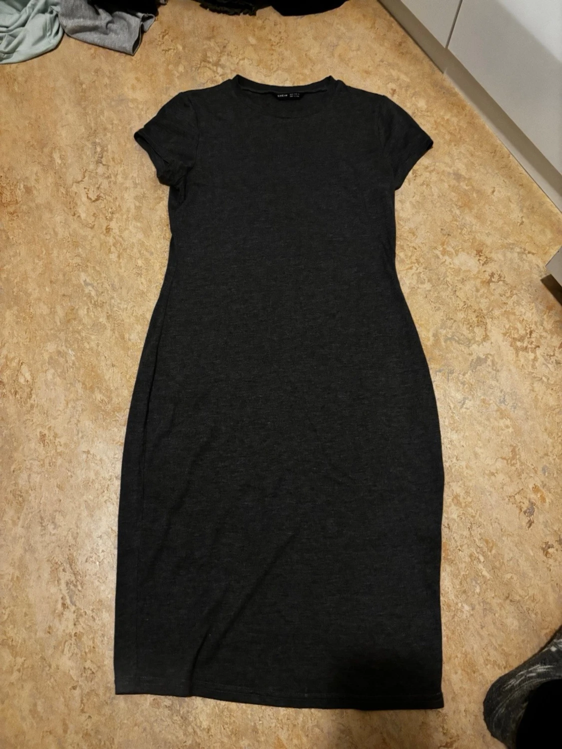 Mörkgrå kort klänning från SHEIN - 2