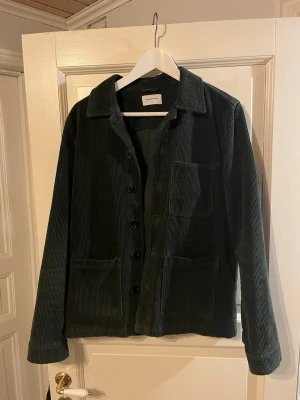 Studio total overshirt - Säljer min feta overshirt från studio total! Mycket bra skick. Bara att höra av dig vid frågor eller funderingar!