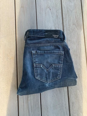 Diesel - Hej säljer dessa snygga Diesel Jeans. Skick-9/10 modell-Larkee. Storlek-W33 L32. Passform-Rak