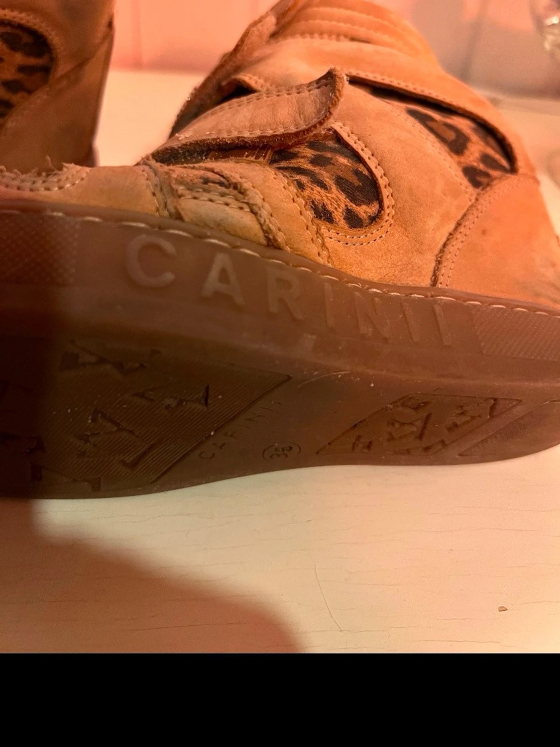 Bruna Carinii sneakers med leoparddetaljer - 1