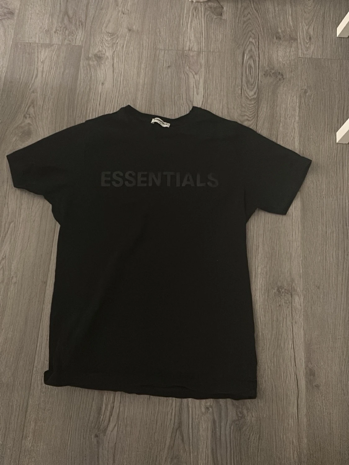 Svart Essentials t-shirt