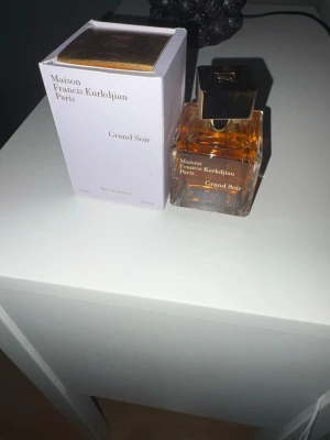 Grand soir MFK - Allt medföljer även kvitto från NK. Köpt för en månad sen ungefär men säljer då jag inte använder den . Sprutat ur flaskan max 10 gånger så den är i princip helt full.