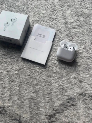 AirPods gen 4 - Helt nya skriv för mer information 