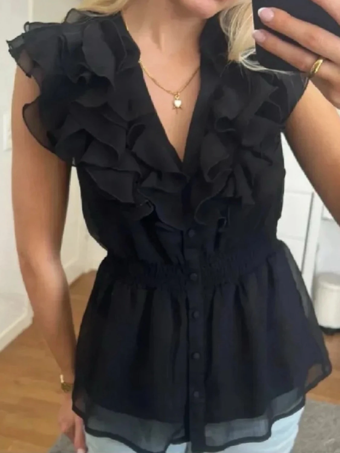 Svart volangblus med knappar