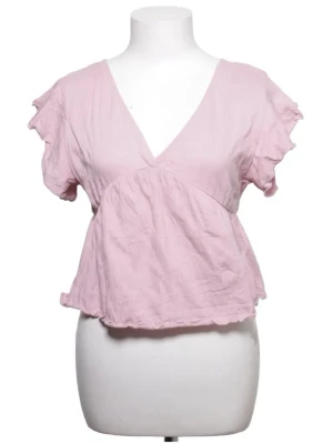 Ljusrosa topp med volangärm - Söt ljusrosa topp med v-ringning och volangärmar. Toppen har en croppad passform och knyt i nacken baktill. Tillverkad i mjukt material, perfekt för varma dagar. Lånade bilder från google💞