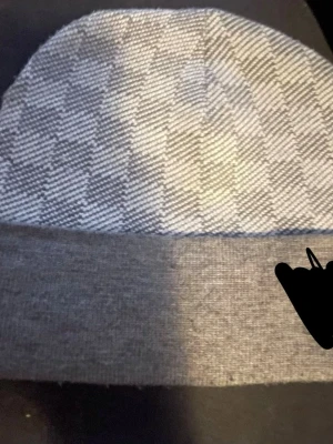 Grå mössa - Oanvänd utan tag fast pris.