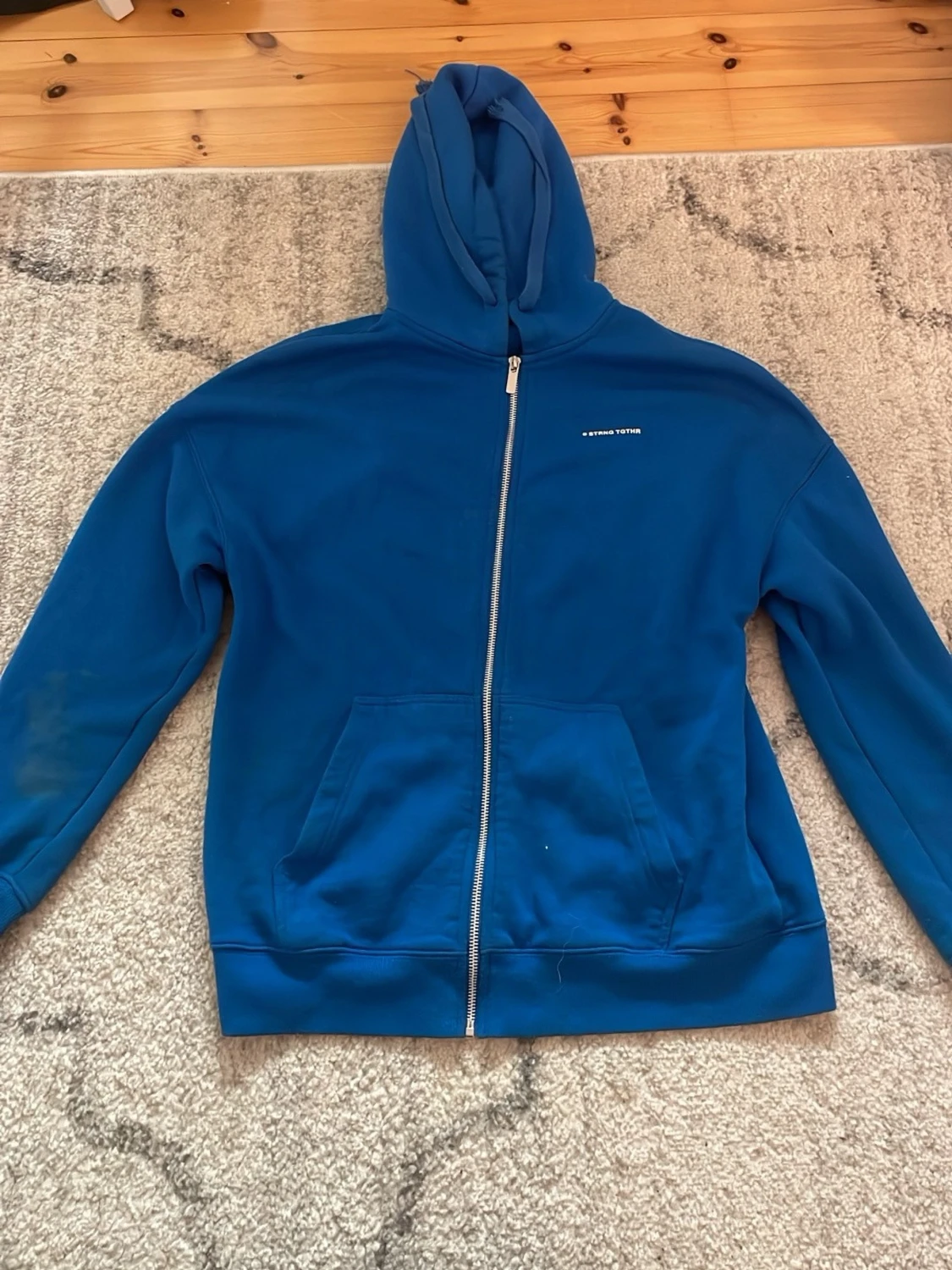 Blå zip hoodie