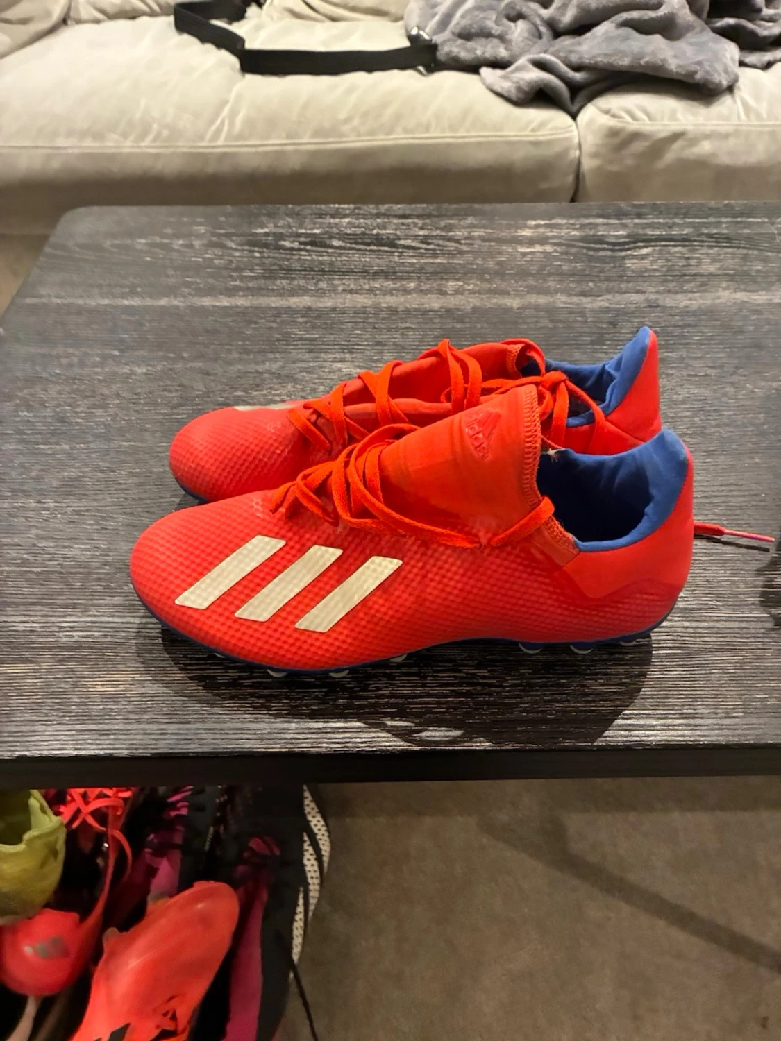 Röda Adidas X fotbollsskor