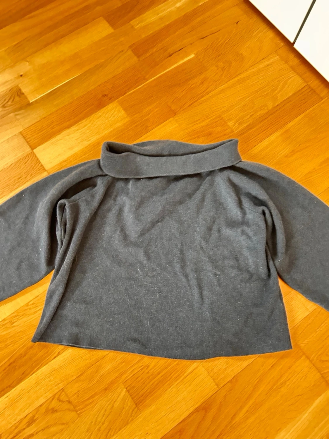 Mörkgrå off shoulder stickad tröja - 1