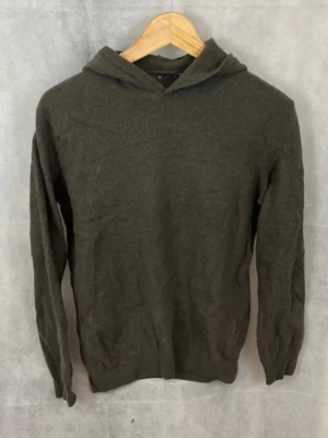 Oscar Jacobson hoodie - Mörkgrå stickad hoodie med lång ärm och ribbade muddar. Tröjan har en enkel och stilren design utan synliga loggor eller mönster. Perfekt för dig som gillar en avslappnad och clean look. Materialet ser ut att vara mjukt och bekvämt. Tröjan har krymt till xs/s