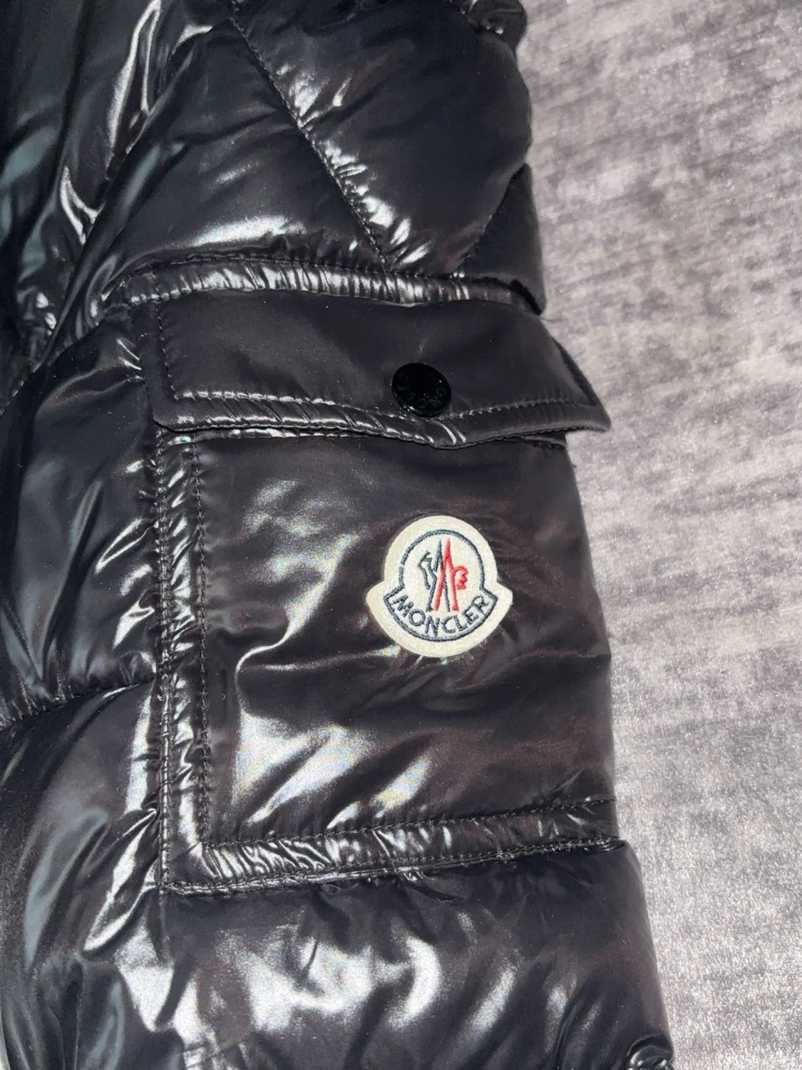 Svart dunjacka med huva från Moncler - 2