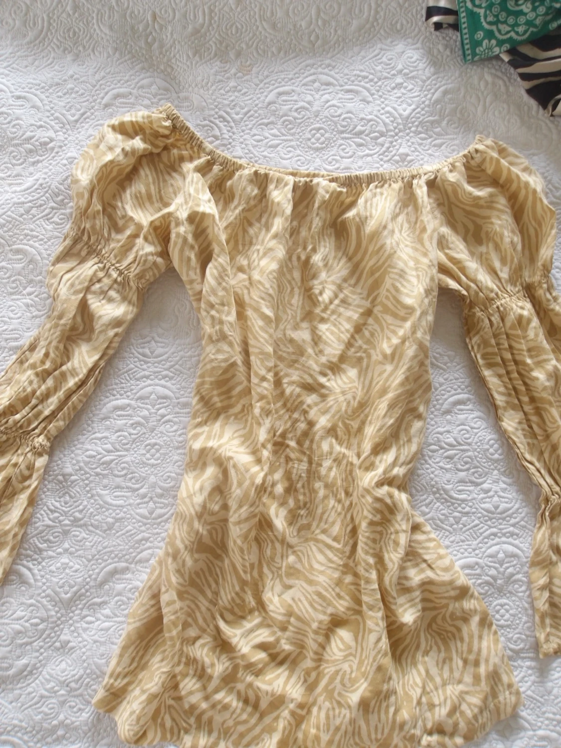 Off shoulder klänning