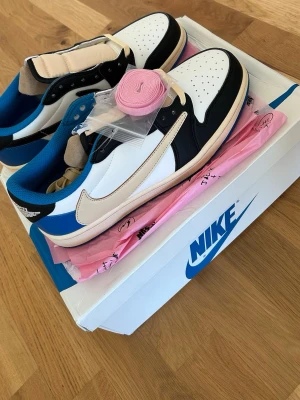 Nike Travis Scott - Helt nya, aldrig använda Nike Travis i storlek 44. Först till kvarn . PM för info🤝