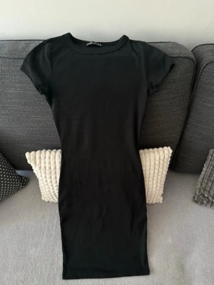 Klänning - Storlek XS & köpt på new yorker. Material: 95% bomull 5% elastan. Aldrig använts. 🌸