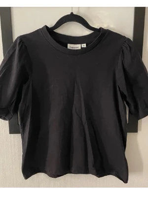 Puffärm tröja  - En tröja med puff armar. Jättefin 