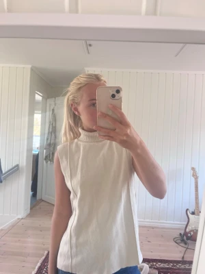 Stickad polo väst från Zara - Använd fåtal gånger.