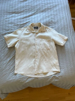 Marc’o polo linneskjorta - Marc’o polo Linné skjorta, tycker inte om passformen därav säljs den. Perfekt inför sommaren och använd typ 3-4 gånger