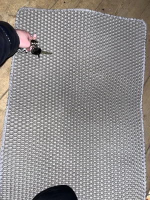 Kattsands matta  - Kattsands matta till kattlåda. Ungefärligt mått är 50x90cm. Mattan är flexibel och lätt att rengöra.