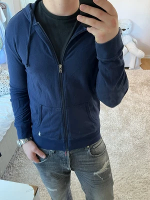 Ralph Lauren kofta  - Ralph Lauren skjorta | Bra skick | Size - S | Pris 749kr | Modellen är ca 179cm lång | Hör av dig vid minsta fråga eller fundering📩