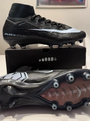Nike Air Zoom svarta fotbollsskor elite - Nya fotbollsskor används fåtal gånger rikligt schyssta nypris 2899