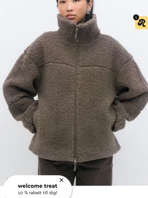 Teddy jacka - En jättefin Teddy jacka från Gina tricot