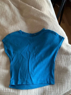 Zara topp - Lappen är bortklipp men tror att de är i storlek XS-XXS, den är från Zara och är använd få gånger. Kan diskutera priset 